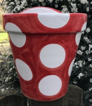 "Wandblumentopf, glasiert, rot mit weissen Punkten"
